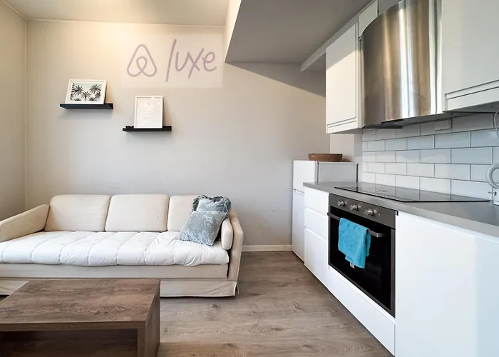 Stylish - Work From Home - Cozy - Fast Wifi